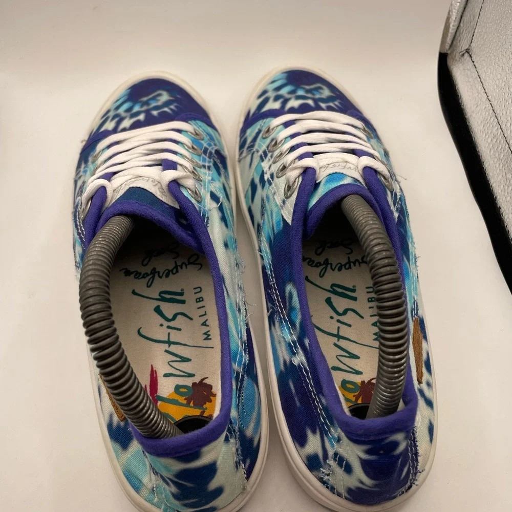 Blowfish Malibu womens blue tie dye sneakers size 9